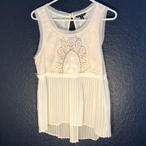 Gorgeous embroidered sleeveless top!